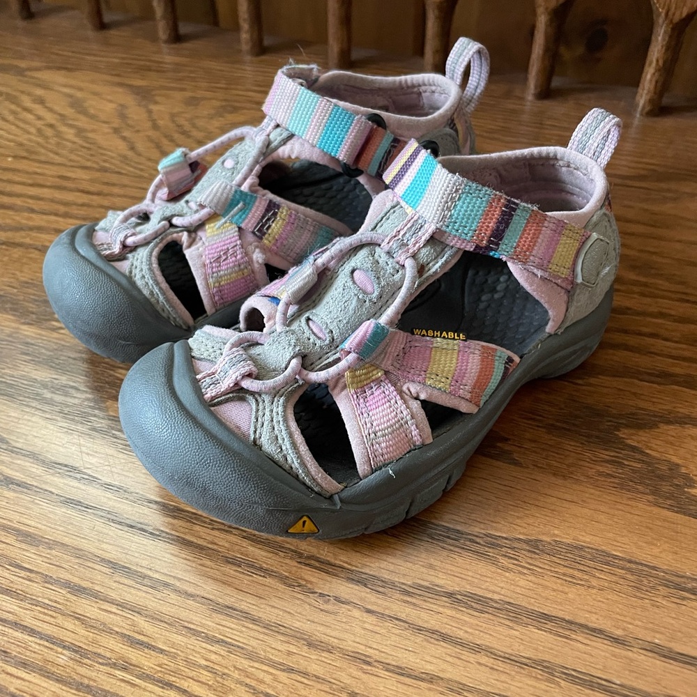 Little girls keen sandals-